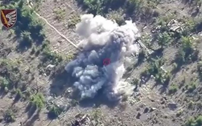 Десантники Таврійської бригади знищили низку російських укріплень та ворожу піхоту. ВIДЕО Десантники-Таврійської-бригади-знищили-низку-російських-укріплень-та-ворожу-піхоту.-ВiДЕО