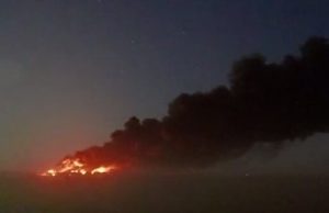 Третю добу у Ростовській області не можуть загасити пожежу на нафтобазі. ВIДЕО Третю-добу-у-Ростовській-області-не-можуть-загасити-пожежу-на-нафтобазі.-ВiДЕО