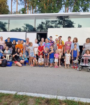 Вихованці-громадської-організації-«Світ-для-дітей»-відпочили-на-озері-Пісочне