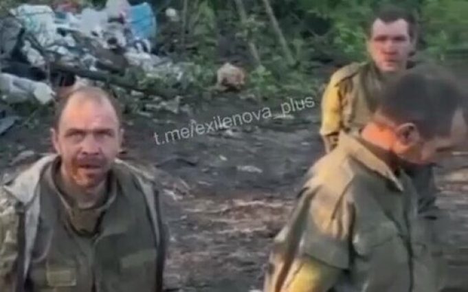 Наші бійці взяли у полон чотирьох російських загарбників. ВIДЕО Наші-бійці-взяли-у-полон-чотирьох-російських-загарбників.-ВiДЕО