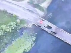 Удар КАБами по мостових переправах РФ на Курщині. ВIДЕО Удар-КАБами-по-мостових-переправах-РФ-на-Курщині.-ВiДЕО