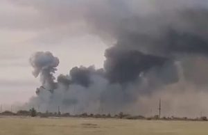 Росіянин фільмує пожежу на аеродромі “Маринівка”: “Все горит и взрывается, бл#дь! Аэродрому пришла п#зда! Они... Росіянин-фільмує-пожежу-на-аеродромі-“Маринівка”:-“Все-горит-и-взрывается,-бл#дь!-Аэродрому-пришла-п#зда!-Они.