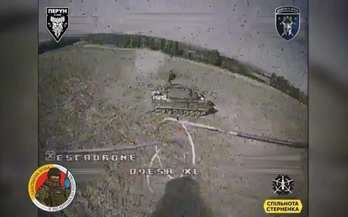 Воїни 42 ОМБр дроном-камікадзе уразили російський ЗРК “Тор” в Бєлгородській області РФ. ВIДЕО Воїни-42-ОМБр-дроном-камікадзе-уразили-російський-ЗРК-“Тор”-в-Бєлгородській-області-РФ.-ВiДЕО