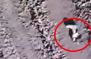 Нога окупанта лежить на дорозі після атаки українського дрона. ВIДЕО 18+ Нога-окупанта-лежить-на-дорозі-після-атаки-українського-дрона.-ВiДЕО-18+