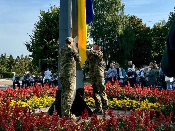 У Нововолинську урочисто підняли державний прапор України У-Нововолинську-урочисто-підняли-державний-прапор-України