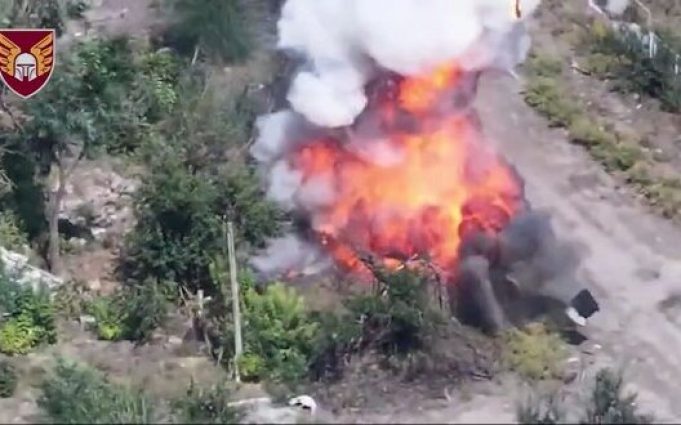 Бійці 46 ОАеМБр відбили ворожий штурм та знищили шість одиниць техніки окупантів. ВIДЕО Бійці-46-ОАеМБр-відбили-ворожий-штурм-та-знищили-шість-одиниць-техніки-окупантів.-ВiДЕО
