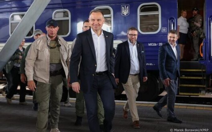 Президент Польщі Дуда прибув із візитом до Києва. ВІДЕО+ФОТО Президент-Польщі-Дуда-прибув-із-візитом-до-Києва.-ВІДЕО+ФОТО