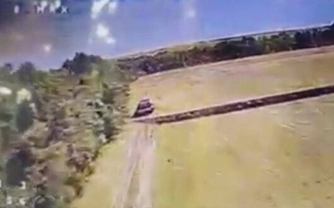 Українські десантники знищили танк Т-80БВМ окупантів у Курській області. ВIДЕО Українські-десантники-знищили-танк-Т-80БВМ-окупантів-у-Курській-області.-ВiДЕО