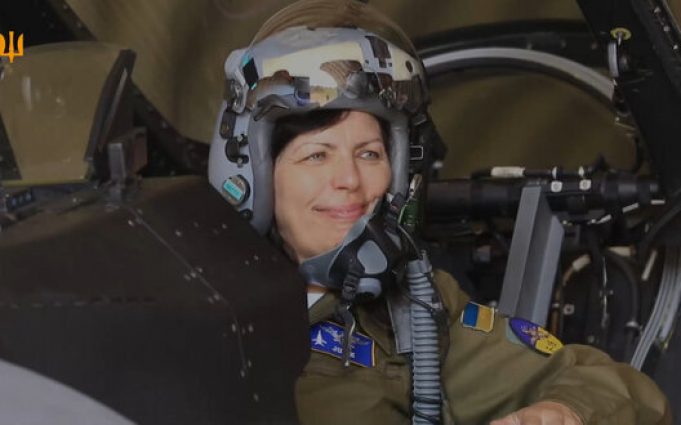 “Я піднімуся на F-16 замість нього, добре?” – мати загиблого пілота Джуса сіла за штурвал... “Я-піднімуся-на-f-16-замість-нього,-добре?”-–-мати-загиблого-пілота-Джуса-сіла-за-штурвал.