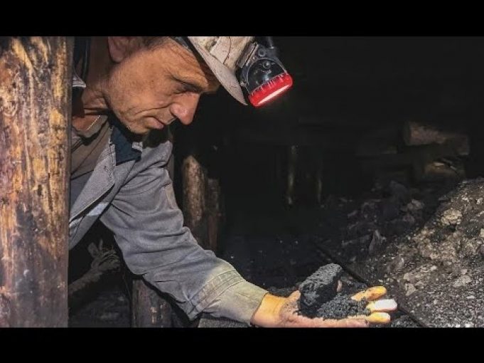 Спуск у копальню: чи вдалось новому директору реанімувати шахту “Бужанська” на Волині (ВІДЕО) Спуск у копальню: чи вдалось новому директору реанімувати шахту “Бужанська” на Волині (ВІДЕО)