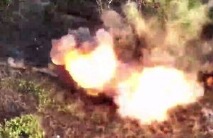 Окупанта розносить на шматки після вибуху боєприпасу, встановленого наземним дроном. ВIДЕО Окупанта-розносить-на-шматки-після-вибуху-боєприпасу,-встановленого-наземним-дроном.-ВiДЕО