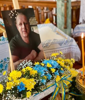 Нововолинська-громада-провела-в-останню-дорогу-Героя-Анатолія-Вознюка