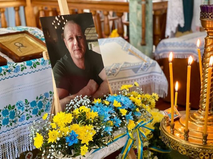 Нововолинська громада провела в останню дорогу Героя Анатолія Вознюка Нововолинська-громада-провела-в-останню-дорогу-Героя-Анатолія-Вознюка