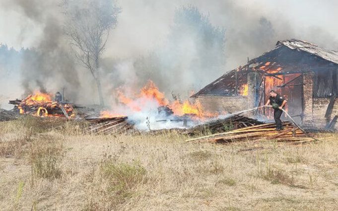 Унаслідок ворожих обстрілів прикордоння Чернігівщини згоріли 25 будівель. ВІДЕО+ФОТОрепортаж Унаслідок-ворожих-обстрілів-прикордоння-Чернігівщини-згоріли-25-будівель.-ВІДЕО+ФОТОрепортаж