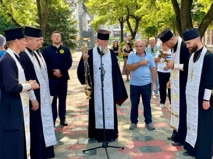 У Нововолинську молитовно вшанували пам’ять загиблих Захисників У-Нововолинську-молитовно-вшанували-пам’ять-загиблих-Захисників