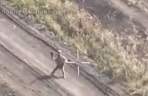 Окупант намагається збити дрон-камікадзе ручним протитанковим гранатометом. ВIДЕО Окупант-намагається-збити-дрон-камікадзе-ручним-протитанковим-гранатометом.-ВiДЕО