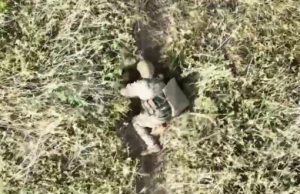 Бійці 92-ї ОМБр скидами з дронів знищують ворожу піхоту. ВIДЕО Бійці-92-ї-ОМБр-скидами-з-дронів-знищують-ворожу-піхоту.-ВiДЕО