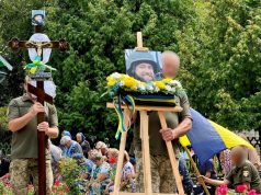Попрощалися з Героєм Іваном Котюком Сьогодні Нововолинська громада знову схилила голови у скорботі. Назавжди попрощалися з Героєм Іваном Котюком.