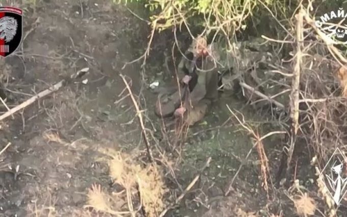 Російський солдат вставляє дуло автомата до рота та скоює самогубство. ВIДЕО Російський-солдат-вставляє-дуло-автомата-до-рота-та-скоює-самогубство.-ВiДЕО