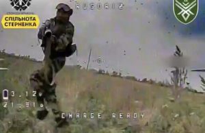 Перед ліквідацією окупант намагається збити дрон-камікадзе з автомата. ВIДЕО Перед-ліквідацією-окупант-намагається-збити-дрон-камікадзе-з-автомата.-ВiДЕО