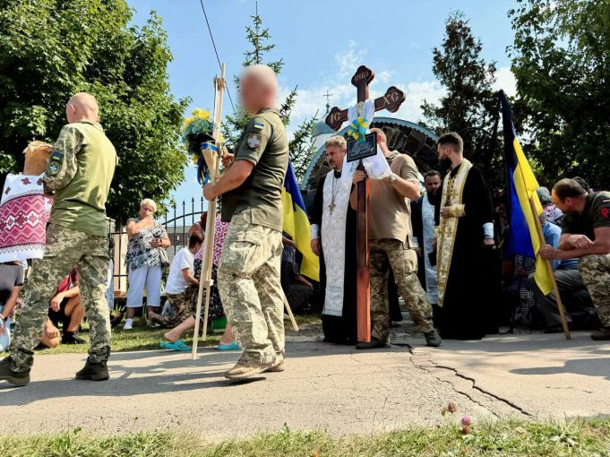 31 серпня Нововолинська громада прощалася із Захисником України Михайлом Левчуком 31-серпня-Нововолинська-громада-прощалася-із-Захисником-України-Михайлом-Левчуком