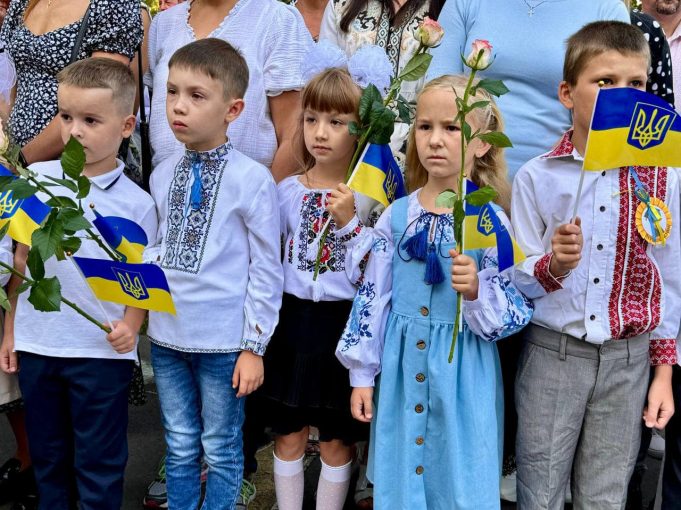 Перший дзвоник у Нововолинській громаді: фоторепортаж Перший-дзвоник-у-Нововолинській-громаді:-фоторепортаж