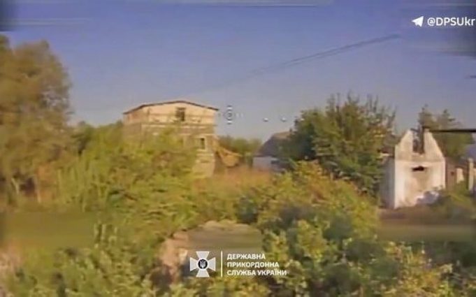 Прикордонники зищили блокпост, вогневу точку та стаціонарну систему РЕБ окупантів. ВIДЕО Прикордонники-зищили-блокпост,-вогневу-точку-та-стаціонарну-систему-РЕБ-окупантів.-ВiДЕО