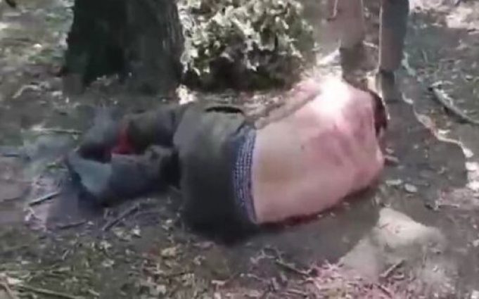 Російський командир до втрати свідомості побив палицями свого солдата: “Гвоздь забей ему в руку и... Російський-командир-до-втрати-свідомості-побив-палицями-свого-солдата:-“Гвоздь-забей-ему-в-руку-и.