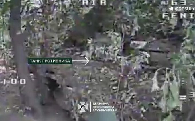 Сили оборони знищили три гармати, танк, вантажівку та склад боєкомплекту окупантів. ВIДЕО Сили-оборони-знищили-три-гармати,-танк,-вантажівку-та-склад-боєкомплекту-окупантів.-ВiДЕО