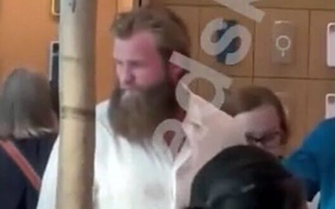 “Слугу народу” Дмитрука помітили у Лондоні. Він відвідував ТЦ, – ЗМІ. ВIДЕО “Слугу-народу”-Дмитрука-помітили-у-Лондоні-Він-відвідував-ТЦ,-–-ЗМІ.-ВiДЕО