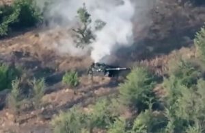 Російський танк Т-72 знищили бійці підрозділу “BULAVA” дроном “Дикий Шершень”. ВIДЕО Російський-танк-Т-72-знищили-бійці-підрозділу-“bulava”-дроном-“Дикий-Шершень”.-ВiДЕО