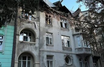 Атака РФ на Львів: 7 загиблих, з них – 3 дитини, понад 35 постраждалих. 5... Атака-РФ-на-Львів:-7-загиблих,-з-них-–-3-дитини,-понад-35-постраждалих-5.