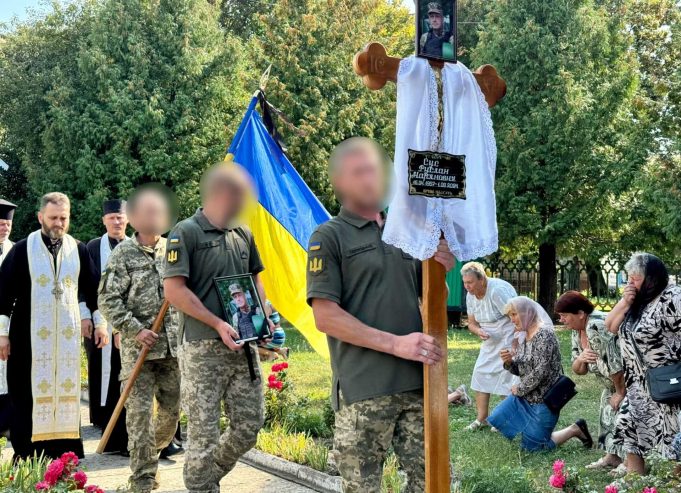 У Нововолинську провели в останню путь Героя Руслана Суса з Володимирської громади У-Нововолинську-провели-в-останню-путь-Героя-Руслана-Суса-з-Володимирської-громади