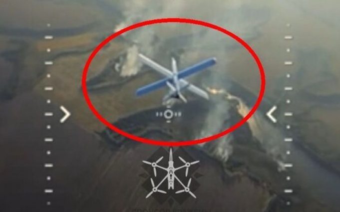 FPV-дрон збиває у повітрі російський безпілотник “Ланцет” найновішої модифікації. ВIДЕО fpv-дрон-збиває-у-повітрі-російський-безпілотник-“Ланцет”-найновішої-модифікації.-ВiДЕО