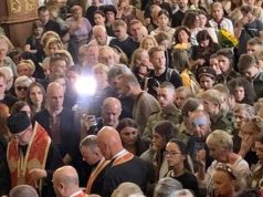 У Львові прощаються із родиною Базилевичів, яка загинула внаслідок удару РФ. ВІДЕО+ФОТО У-Львові-прощаються-із-родиною-Базилевичів,-яка-загинула-внаслідок-удару-РФ.-ВІДЕО+ФОТО