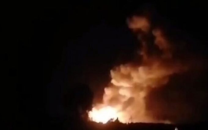 У Росії палає склад боєприпасів у Воронезькій області після атаки безпілотників. ВIДЕО У-Росії-палає-склад-боєприпасів-у-Воронезькій-області-після-атаки-безпілотників.-ВiДЕО