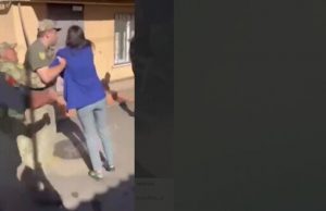 Представник ТЦК побився з жінкою в Одесі: у військкоматі кажуть, що вона напала на їхню... Представник-ТЦК-побився-з-жінкою-в-Одесі:-у-військкоматі-кажуть,-що-вона-напала-на-їхню.