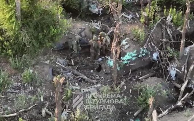 Момент розгрому посадки з росіянами бійцями 3 ОШБр зафільмував наш дрон. ВIДЕО Момент-розгрому-посадки-з-росіянами-бійцями-3-ОШБр-зафільмував-наш-дрон.-ВiДЕО