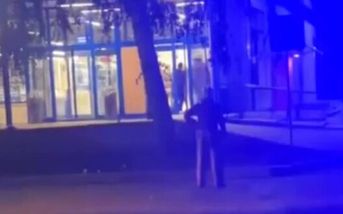 Чоловік підірвав гранату на вході у магазин в Лубнах на Полтавщині: Він загинув, 3 особи... Чоловік-підірвав-гранату-на-вході-у-магазин-в-Лубнах-на-Полтавщині:-Він-загинув,-3-особи.