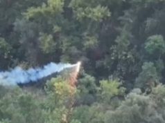 Дрон-“дракон” палить позиції окупантів на лівобережжі Херсонщини. ВIДЕО Дрон-“дракон”-палить-позиції-окупантів-на-лівобережжі-Херсонщини.-ВiДЕО