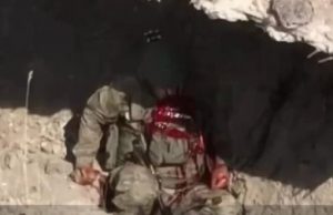 Окупант у сховку стікає кров’ю після скиду із українського дрона. ВIДЕО 18+ Окупант-у-сховку-стікає-кров’ю-після-скиду-із-українського-дрона.-ВiДЕО-18+