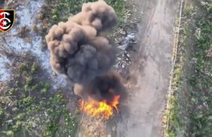 Бійці 30 ОМБр нищать ворожу техніку, російських загарбників та їхні укриття. ВIДЕО Бійці-30-ОМБр-нищать-ворожу-техніку,-російських-загарбників-та-їхні-укриття.-ВiДЕО