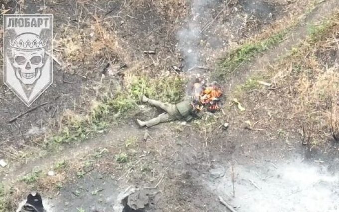 Бійці бригади “Азов” ліквідували російського загарбника у Серебрянському лісі. ВIДЕО Бійці-бригади-“Азов”-ліквідували-російського-загарбника-у-Серебрянському-лісі.-ВiДЕО