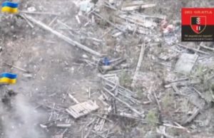 Росіянин, здаючись у полон, намагався підірвати гранатою двох українських воїнів. ВIДЕО Росіянин,-здаючись-у-полон,-намагався-підірвати-гранатою-двох-українських-воїнів.-ВiДЕО