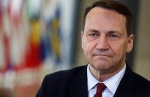 Глава МЗС Польщі Сікорський прибув із візитом до України. ВIДЕО Глава-МЗС-Польщі-Сікорський-прибув-із-візитом-до-України.-ВiДЕО