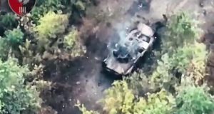 Бійці 63 ОМБр вщент знищили танк Т-72Б1 окупантів на Луганщині. ВIДЕО Бійці-63-ОМБр-вщент-знищили-танк-Т-72Б1-окупантів-на-Луганщині.-ВiДЕО