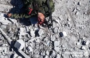 Окупанту відірвало майже пів голови після влучання боєприпасу з українського дрона. ВIДЕО 18+ Окупанту-відірвало-майже-пів-голови-після-влучання-боєприпасу-з-українського-дрона.-ВiДЕО-18+