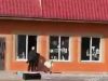 Мешканці Суджі грабують магазин, на дверях якого написано “Путин – х#й”. ВIДЕО Мешканці-Суджі-грабують-магазин,-на-дверях-якого-написано-“Путин-–-х#й”.-ВiДЕО