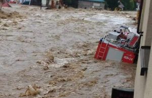 У Польщі місто пішло під воду після прориву дамби: Людей евакуюють гелікоптерами. ВIДЕО У-Польщі-місто-пішло-під-воду-після-прориву-дамби:-Людей-евакуюють-гелікоптерами.-ВiДЕО