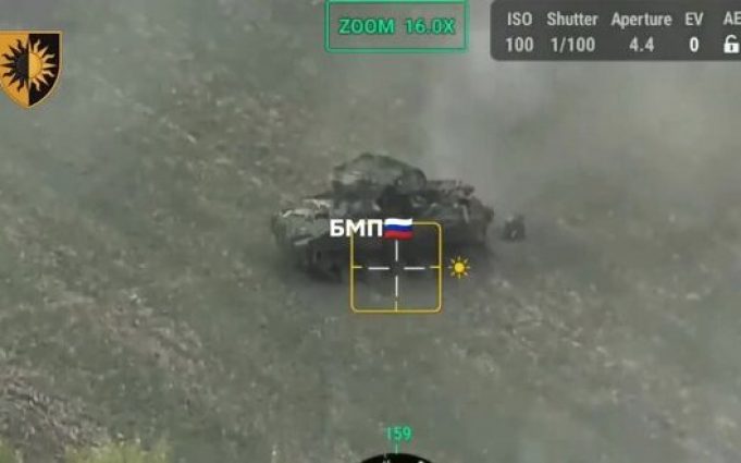 На Курщині під артилерійський удар бійців 22 ОМБр потрапила російська БМП, з якої у паніці... На-Курщині-під-артилерійський-удар-бійців-22-ОМБр-потрапила-російська-БМП,-з-якої-у-паніці.